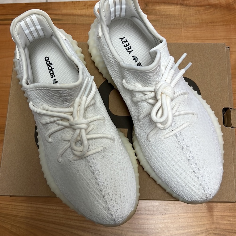 Like New Yeezy Boost 350 V2 Triple White Size 8.5